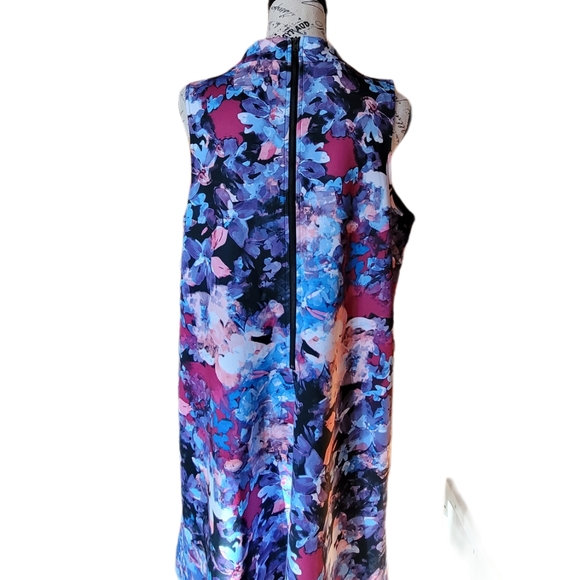 Dress - Picture 4 of 10